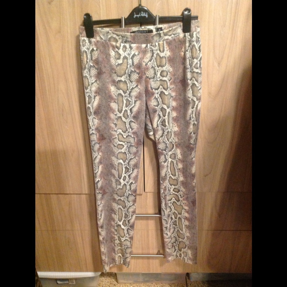 NWOT stretch snake pant